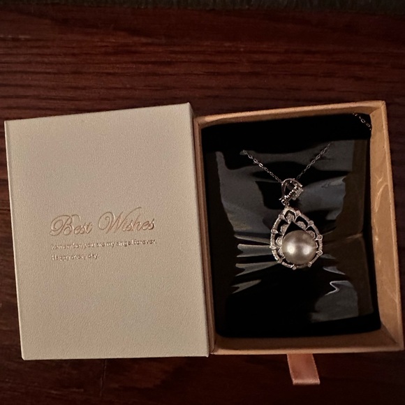 Elegant Sterling Silver Saltwater Pearl Pendant Necklace